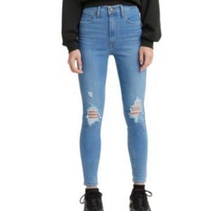 NWOT- Levi's- Women's Mile High Super
Skinny Jeans in Short Length